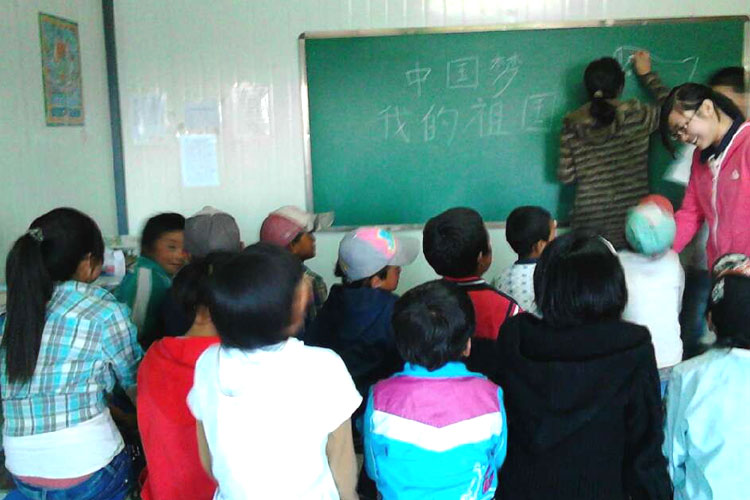 7��20������ӿƼ���W(xu��)���t�ġ�֧����c�ຣ���Ϲ��W(xu��)У֧�̻�ӡ����c���ӹ�Ԓ���Ї������ҵ��������������e�С����ӂ��mȻ��o(j��)��С����(j��ng)�v����������Մ��������֣��s��Ȼ��μ������顣