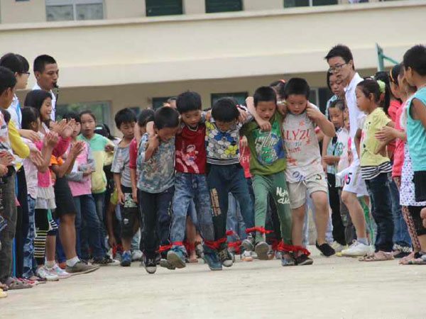 7��28�����V�|�̌W(xu��)Ժ��С�ٟ���ɽ�^(q��)���W(xu��)����֧���(du��)������С�W(xu��)�e�k���\(y��n)��(d��ng)��(hu��)���mȻ���ز�δ�޽��ã��������(du��)�T��Ŭ���ͺ��ӂ���ƴ�������\(y��n)��(d��ng)��(hu��)�A�M�Y(ji��)�����D�麢�ӂ��ڱ�ِ�ЈF(tu��n)�Y(ji��)�f(xi��)��������������