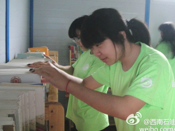 7��20�գ��巿����Đ��ĕ��ݽK��������ʯ�ʹ�W(xu��)У��(b��o)ӛ�߈F(tu��n)�(du��)�T����Ŭ���²����ꮅ���D��һ���(du��)�T������D���^����¶������ϲ��Ц����