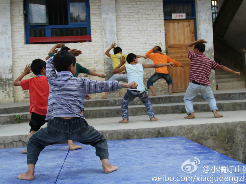 7��31������С�ٟ���ɽ�^(q��)���W����֧�����ǭ����ؑ�S�h�����l(xi��ng)����С�W����20���֧�̻�Ӽ����Y���������������ҵ�Ͷ�뵽����ˇ�R�ݵĜʂ��A�����D�麢�ӂ��ڞ�R���u�����ž���