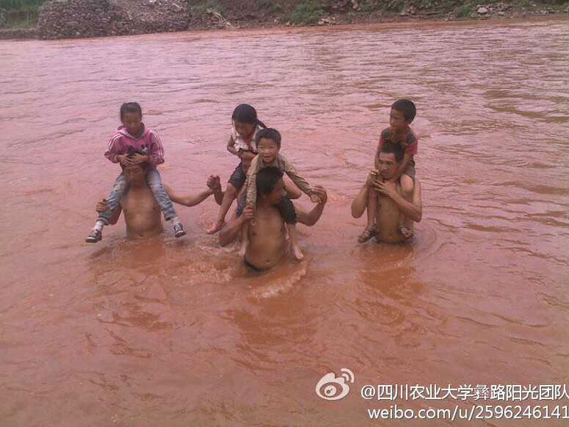 7��17�գ��Ĵ��r(n��ng)�I(y��)��W����·ꖹ⡱�Fꠁ���������ɽ��ϲ�¿h�ɺӿ��(zh��n)�_չ֧�̻�ӡ��ɺӿ��(zh��n)��̎ƫƧ��ȫ��ĺ���ÿ�춼Ҫ���Ѓɂ���С�r�όW��;����Ҫ���^һ�l30�׌��ĺ������D������W�����Ӷ��^�R����ĺ�����