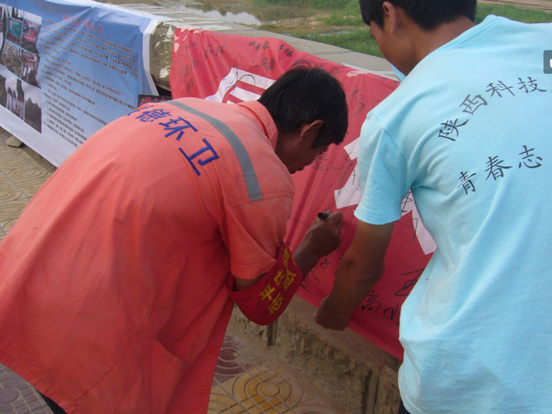 7��21�գ�����Ƽ���W(xu��)���όW(xu��)Ժ��W(xu��)������F(tu��n)�(du��)�ڽ��¿hǧ�{��V��(ch��ng)�e�k��ͬo(w��)��ˮ�����o(h��)ĸ�H�ӡ����(d��ng)���D��һ���h(hu��n)�l(w��i)�����ڡ����o(h��)ĸ�H�ӡ��M���Ϻ���������