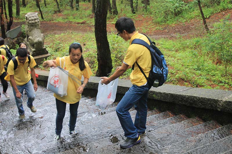 ��ǧ�{ɽ����ͽ����߻���У��(du��)�T����ʰ���^(q��)�����������Ƶĭh(hu��n)��������