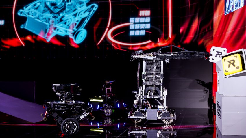 武漢工程大學大學生們帶來的機甲大師對抗比賽。主辦方供圖