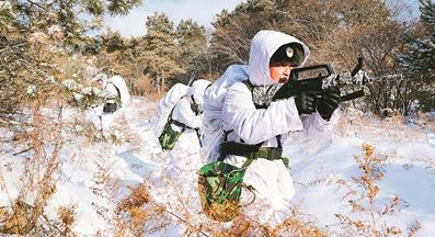哈爾濱警備區(qū)組織冬季野營(yíng)訓(xùn)練
