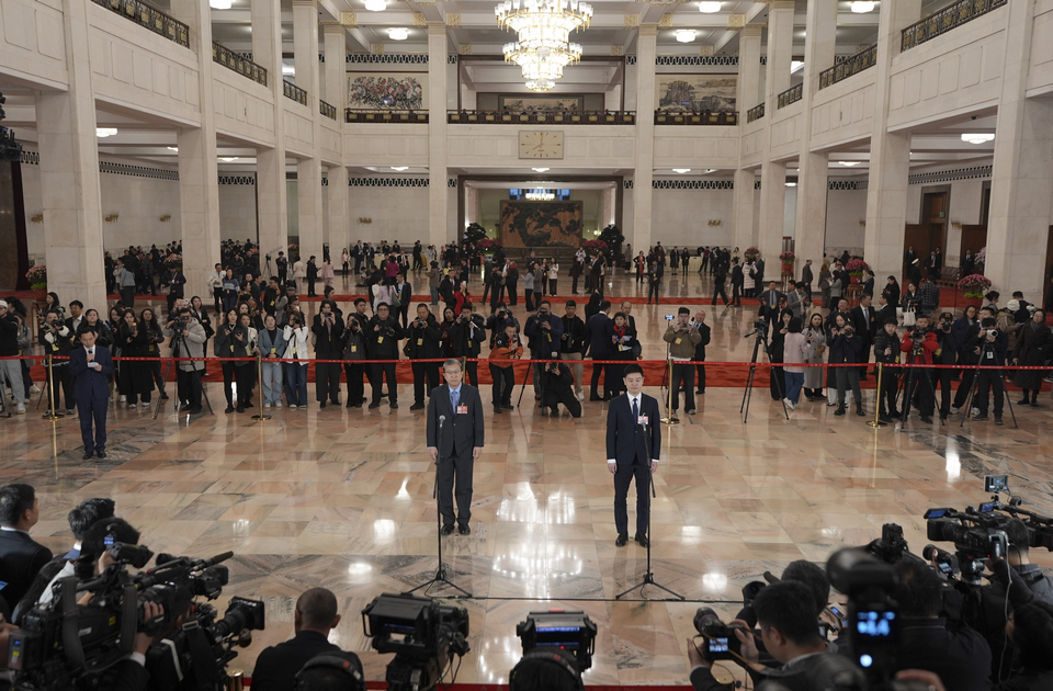 十四屆全國人大四次會(huì)議首場(chǎng)“代表通道”集中采訪活動(dòng)舉行